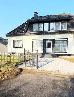 Freistehendes Einfamilienhaus mit großer Garage und Wintergarten mit Panoramablick - Kranenburg (Nordrhein-Westfalen)