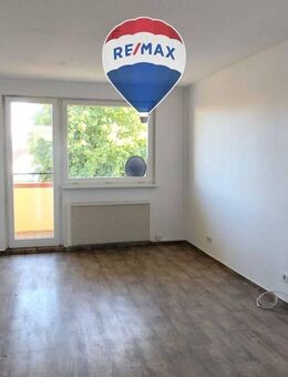 Charmante 4-Zimmer-Wohnung mit Balkon und saniertem Bad mit Fußbodenheizung - Dorf Mecklenburg