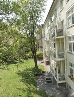 1-Raumwohnung mit Laminat und großem Balkon! Ruhig, gemütlich und herrlich grün! - Dresden