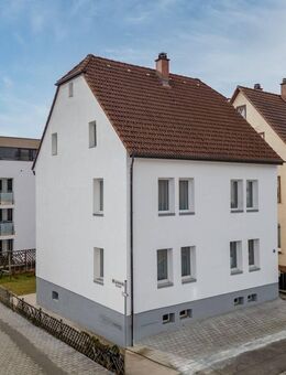 Gepflegtes Zweifamilienhaus in zentraler Lage von Trossingen - Trossingen
