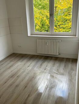 TOP 2-Zimmer-Wohnung mit großer Küche! - Duisburg