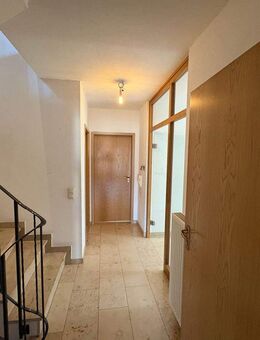 Ihre Chance: Mehrfamilienhaus mit riesigem Grundstück und Gestaltungsfreiheit - Oberdachstetten