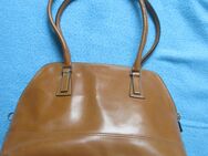 NEUw * Klassisch * edel * Business * Freizeit * Leder- Imitat (Vegan) * Umhänge Tasche * Umhängetasche * Henkel Tasche * Henkeltasche * BAG * Tote * TASCHE "YORN" caramèl * cognac * - Riedlingen