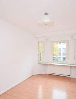 Vollständig renovierte Drei-Zimmer-Altbauwohung mit Balkon! - Gütersloh