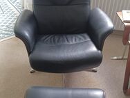 Timeout Relaxsessel + Hocker, Walnuss, Alufuss, Leder Schwarz - München
