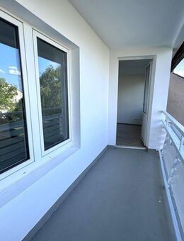 Für Sie " Renoviert" - Tolle 2-Zimmer-Wohnung mit Loggia! - Duisburg