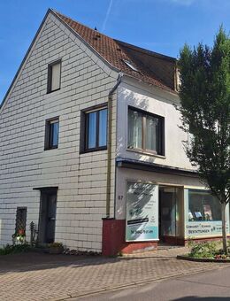 Wohn- und Geschäftshaus im Ortskern von Niederwürzbach, 500 m vom Naherholungsgebiet Weiher mit eigener zauberhafter Parkanlage mit Schwimmbad .. - Blieskastel