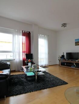 Helle 4-Zimmer-Penthouse-Wohnung mit Aufzug und 2 Tiefgaragenstellplätze - Leinfelden-Echterdingen