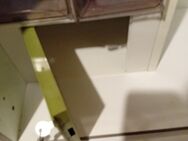 Oberschrank weiss mit Schüttfächern zum rausnehmen und abschließbarem Tresor aus Plastic - Stuttgart