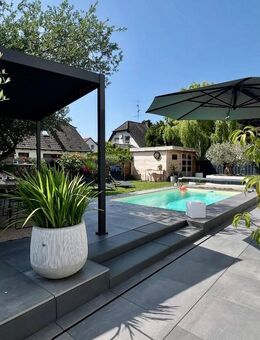 von Privat: Exklusives Einfamilienhaus mit moderner Architektur - Weisendorf