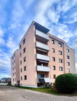 Gepflegte 4 Zimmer Wohnung mit Lift, Balkon und Garage - Waghäusel