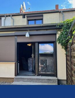 Charmantes 3-Zimmer-Reihenmittelhaus mit Kamin, Terrasse und Nebengebäude - Eberswalde