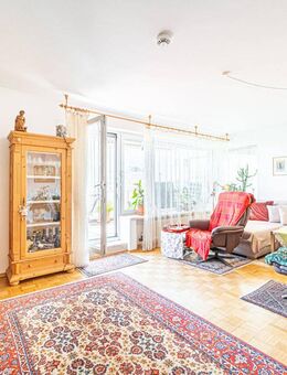Sonnenverwöhnte 2-Zimmer-Wohnung mit 3 Balkonen und Traumblick in zentraler Lage von Germering - Germering