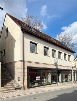 Vielseitiges Wohn- und Geschäftshaus mit Terrasse und Balkon. - Burghaslach