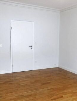 Gepflegte 4-Zimmer-Wohnung im Dachgeschoss mit Stellplatz und Einbauküche - Albstadt