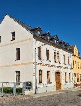 Frisch renovierte, helle 2-Raum-Wohnung mit großem Gartenanteil & Stellplatz im ruhigen Mehrfamilienhaus - Meerane