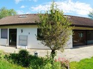 Attraktiver Villen-Bungalow mit großem Garten in einer idyllischen Lage - Windach