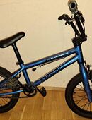 Wir verkaufen Kinderfahrrad mit Helm und Schloss in 80639