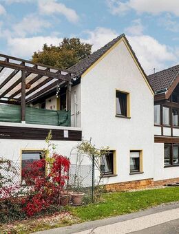 Schönes Ein- bis Zweifamilienhaus mit Carport und Pool für die ganze Familie in Mechernich-Holzheim - Mechernich