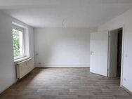 2- Renovierte 2-Raum-Wohnung / Bad mit Wanne und Fenster - Merseburg
