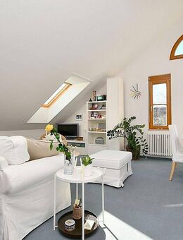 Charmante möblierte DG-Wohnung mit Internet und TG-Stellplatz in Stuttgart Birkach - Stuttgart