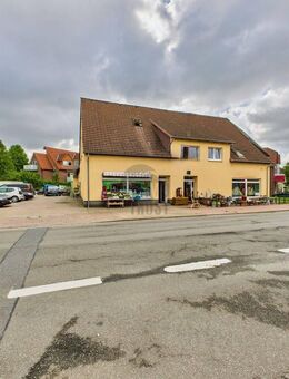 Invest & Eigennutz: Wohnhaus mit 2 Läden, Lager & Ausbaureserve - Lindhorst