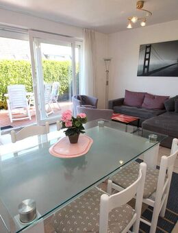 Nur wenige Meter zum Strand und Yachthafen! Schicke 2,5-Zimmer Wohnung mit Terrasse und Stellplatz! - Grömitz