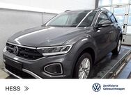 VW T-Roc, 1.5 TSI Life, Jahr 2023 - Büdingen Zentrum