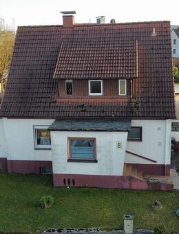 Handwerker aufgepasst: Freistehendes Einfamilienhaus mit viel Potenzial in Einbeck / Naensen - Einbeck