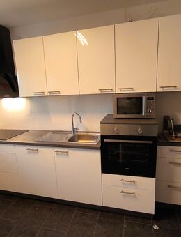 Komplette Küche in weiss mit Eiche hell Arbeitsplatte zu verkaufen - Bielefeld