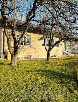 Dorfen - gepflegtes Einfamilienhaus mit Einliegerwohnung, Wintergarten, DG-Ausbaureserve und großem Garten - Dorfen