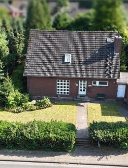 In die Jahre gekommenes Einfamilienhaus aus 1972 mit Garage und knapp 142 m² Wohnfläche in Ahlhorn - Großenkneten