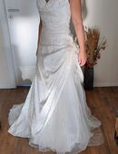 Traumhaft und Figurbetontes Brautkleid von La Sposa in 40625