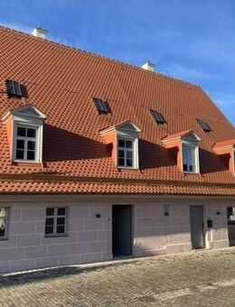 Liebhaberobjekt: 3 1/2 Zi. DHH im kernsanierten Bauernhaus mit Terr. und Garten Nürnberg-Nord / Haus mieten - Nürnberg