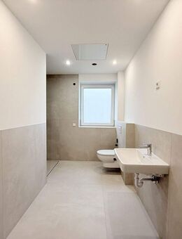 ?? Exklusive Neubau-DG-Wohnung mit Balkon - Pauschalmiete | KfW40 QNG - Bielefeld