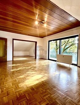 TRAUMHAFTE HELLE DACHGESCHOSSWOHNUNG MIT GROßEM BALKON UND NATURBLICK IN RUHIGER LAGE - Rüthen