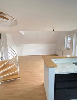 Traumhafte Galeriewohnung, sehr zentral, neue Einbauküche - Reutlingen