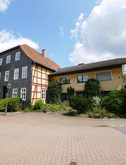 Doppelte Investition: Mehrfamilienhaus mit Gewerbe + Einfamilienhaus - Willebadessen
