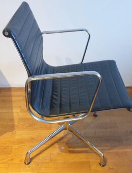 3x Original VITRA AluChair, Design-Klassiker by Charles Eames / Vitra EA108 + 105 - Berlin