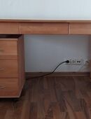 SCHREIBTISCH MIT ROLLCONTAINER in 71384