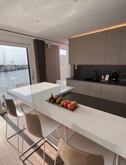 LUXUS Hausboot - 3 Etagen - 100m² Wohnen + 120 m² SONNENTERRASSE - Kamin, Kino, komplett individuell - Sagard