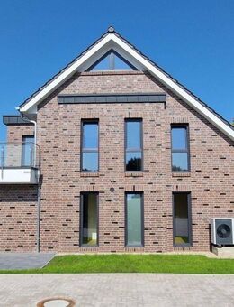 Effizienzhaus-40-Neubauwohnung mit PV-Anlage in ruhiger und zentraler Lage! - Bad Zwischenahn