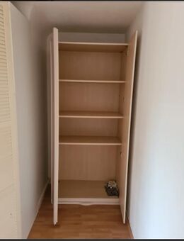 Kleiderschrank – Guter Zustand, geräumig und praktisch - Bremen