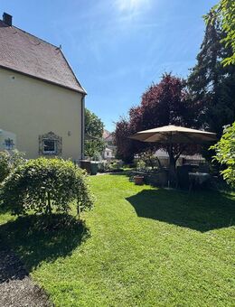 Familienfreundliche Doppelhaushälfte mit großem Garten und Ausbaupotenzial in zentraler Lage - Weißenburg (Bayern)