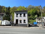 Wohnhaus mit gepflegter Gewerbehalle und Büroräumen in verkehrsgünstiger Lage - Altena