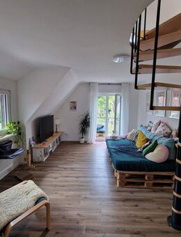 Helle Sanierte Dachgeschoßwohnung Balkon Logia EBK - Münster