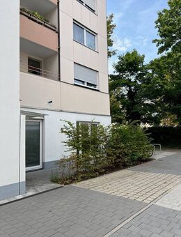 Neu ausgebaute 2-Zimmer-Erdgeschoss-Wohnung mit Terrasse - Nürnberg