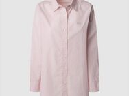 Pepe Jeans Hemdbluse mit Ton-in-Ton Logostickerei auf der Brust