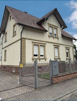 Gepflegtes 1-2-Familienhaus mit Unterkellerung, Satteldach und 2 Garagen! ** provisionsfrei** - Pfinztal