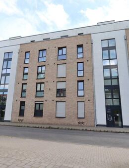 Neuwertige 3 Zi. Wohnung mit Aufzug in zentraler Lage von Pinneberg - Pinneberg